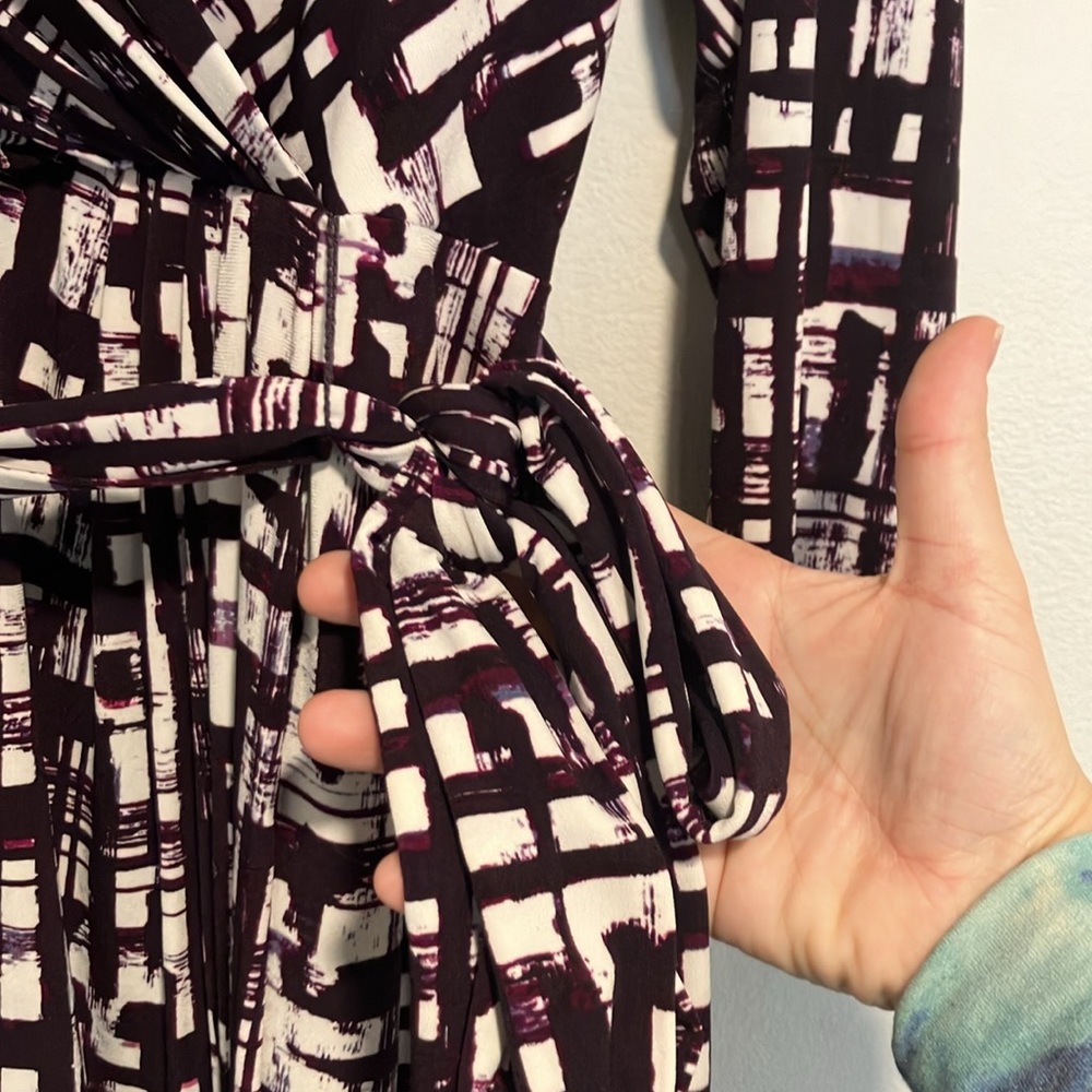 Eliza J Wrap Dress Size 10 Purple Geometric Pattern 3/4 Sleeve Stretchy - Picture 6 of 12